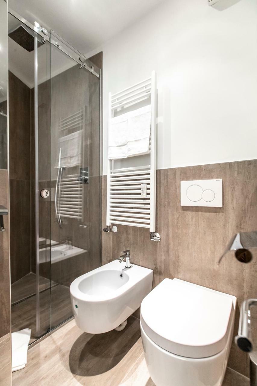 Апартаменти Duomo View Design Studio R&R Мілан Екстер'єр фото